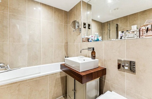 Peninsula Apartment | Former Arsenal Stadium - 2 Bedrooms 2 Bathrooms 2 Balconies