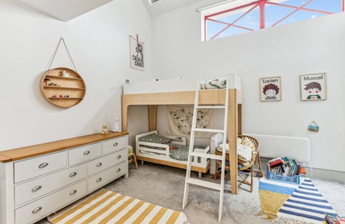 Peninsula Apartment | Former Arsenal Stadium - 2 Bedrooms 2 Bathrooms 2 Balconies