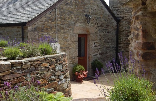 Newquay House | Former Coach House with enclosed garden - Hendra Barns, Mitchell Near Newquay