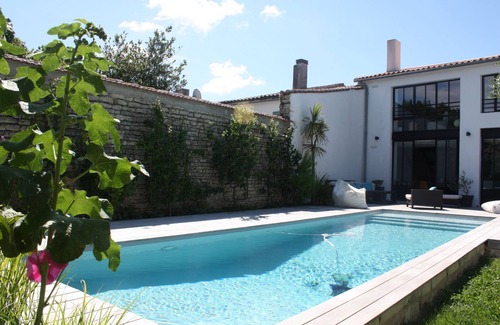Le Bois-Plage-en-Re House | Former wine storehouse renovated by architect - Heated swimming pool - 5* bed and breakfast