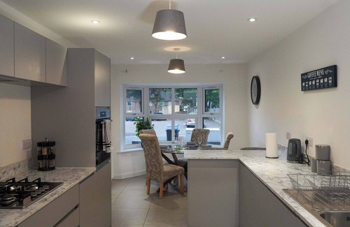 Stonnall House | Fort House 6 big bedrooms 8 beds - Nec, JLR, M6, M42