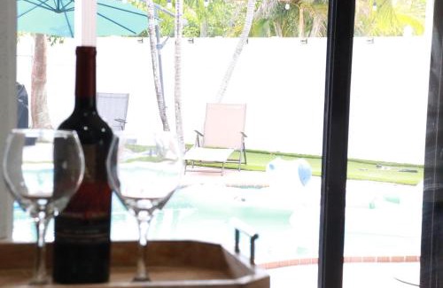 North Andrews Gardens House | Fort Lauderdale Elegant Getaway Home