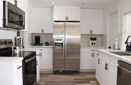 North Andrews Gardens House | Fort Lauderdale Elegant Getaway Home