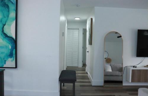 North Andrews Gardens House | Fort Lauderdale Elegant Getaway Home