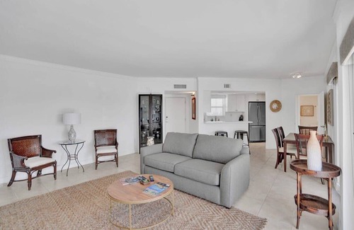 Central Beach Apartment | Fort Lauderdale Yacht & Beach Club 412