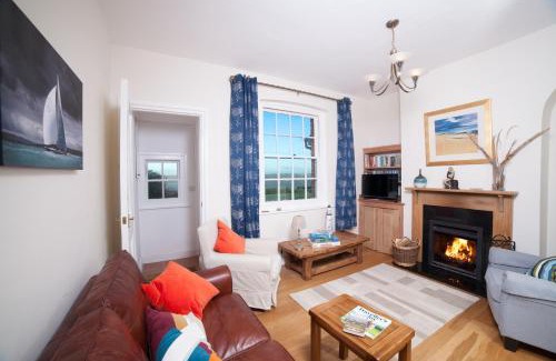 Yarmouth House | Fort Victoria Cottages - Sea View Cottage