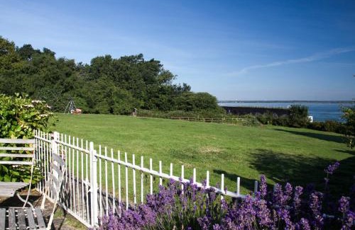 Yarmouth House | Fort Victoria Cottages - Sea View Cottage