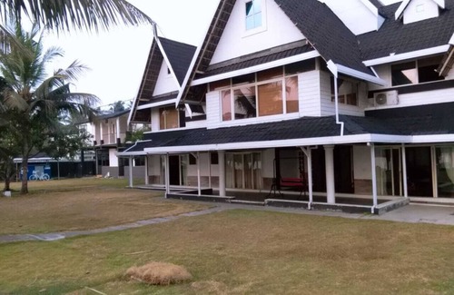 Kumbalam Resort | Fortuna River Banks