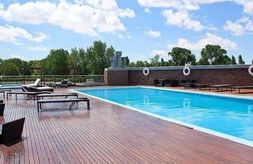 Buenos Aires Central Business District Apartment | Foster Yacht Puerto Suites
