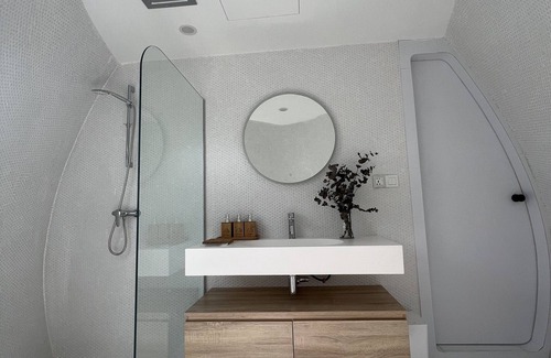 Lubok Buaya Hotel | Found Mansion