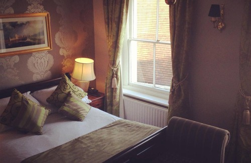 Cowes Hotel | Fountain Hotel Isle of Wight by Greene King Inns