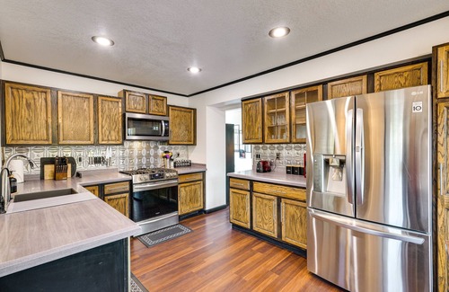 Fountain House | Fountain Retreat w/Private Hot Tub & Fire Pit