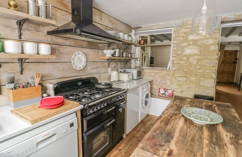 Bicester Cottage | FOUNTAIN VIEW COTTAGE, pet friendly, with open fire in Upper Heyford