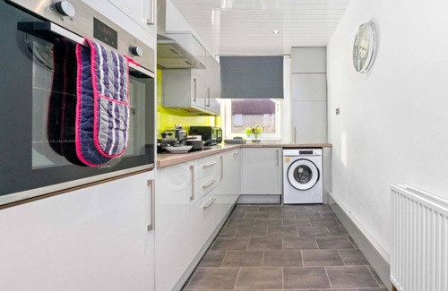 Airdrie Apartment | Four bedroom 1st floor apartment in Airdrie