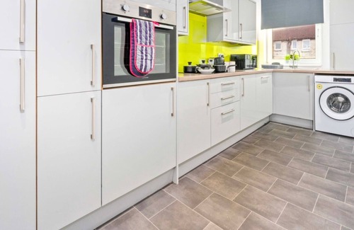 Airdrie Apartment | Four bedroom 1st floor apartment in Airdrie