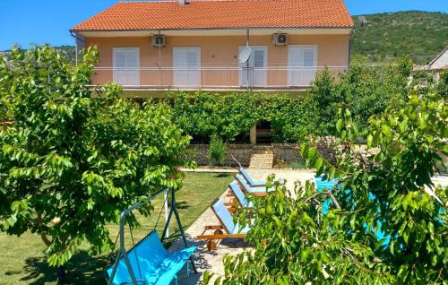 Sibenik House | Four-Bedroom Holiday Home In Slivno