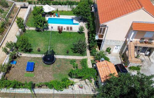 Sibenik House | Four-Bedroom Holiday Home In Slivno