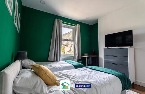 Preston House | Four Bedroom House in Preston Perfect for Contractors