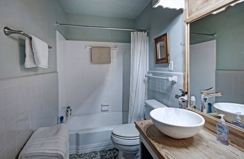 Jackson House | Four Bedroom House Retreat in the Heart of Jackson