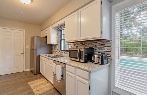 Gainesville House | Four Bedrooms, Hot Tub + Pool.
