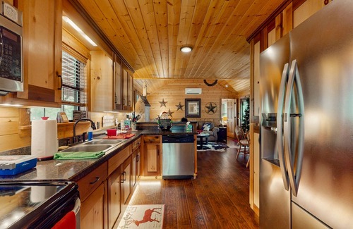 Ledbetter Cabin | Four charming cabins with kitchens, kitchenettes, patios, wood stove, W/D, WiFi
