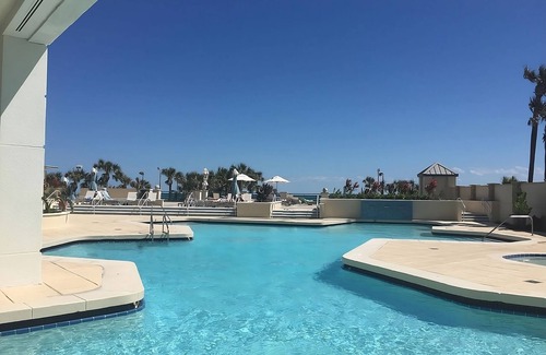 Brush - Stewarts Apartment | Four Convenient Units for Big Groups, Outdoor Pool, Near Daytona Beach!