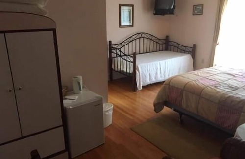 Girard Bed & Breakfast | Four Creeks Bed & Breakfast