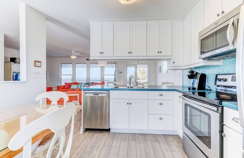 Crescent Beach Cottage | Four Palms