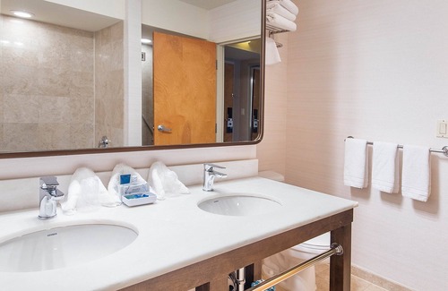 Plainview Hotel | Four Points by Sheraton Melville Long Island