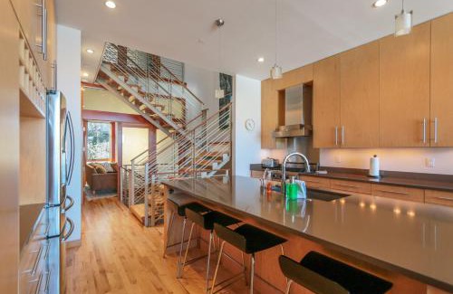 Hood River House | Four - River View Hot tub Luxurious Downtown Loft