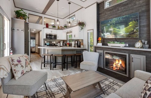 Bayview Apartment | Four Seasons Getaway