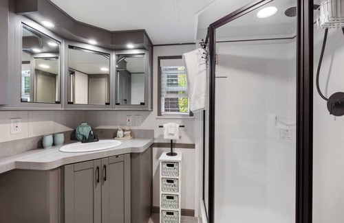 Bayview Apartment | Four Seasons Getaway