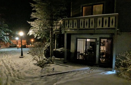 Hunter Condo | Four Seasons Luxury Mountain Retreat next to hiking trails