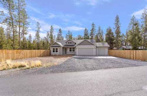 Oregon Water Wonderland House | Four Seasons Retreat