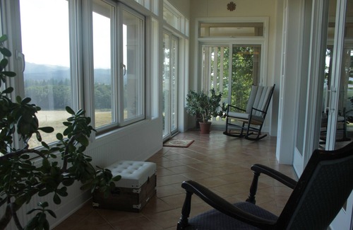 Sheridan House | Fourteen Joys is pristine & picturesque