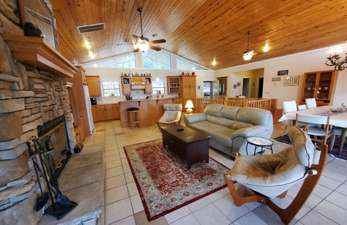 Garfield House | Fox Den- MAGNIFICENT Lake View! 5 minute walk or drive to shoreline!