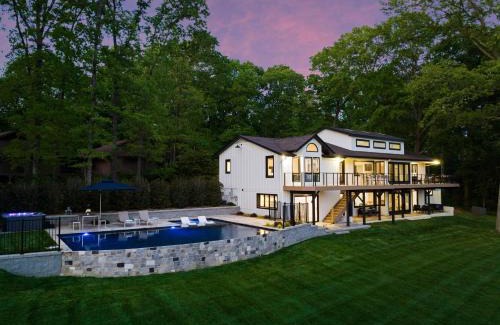 Westport House | Fox Run w/Heated Pool & Optional Boat Rental