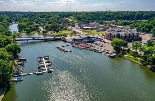 Algonquin House | FoxRiver Escape House with FREE WIFI. Walk to Town!