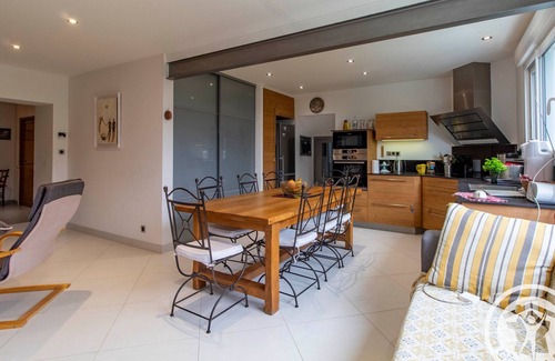 Saint-Georges-des-Gardes Cottage | Charming Cottage near Historic Sites with Garden and Modern Amenities