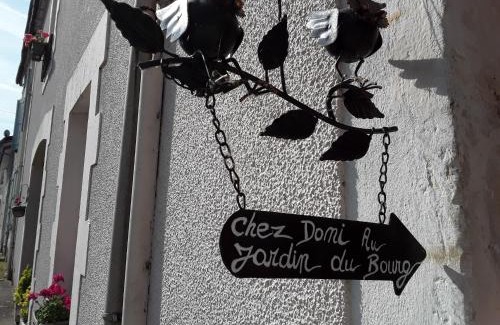 Javerlhac-et-la-Chapelle-St-Robert Bed & Breakfast | Chez Domi Jardin du bourg