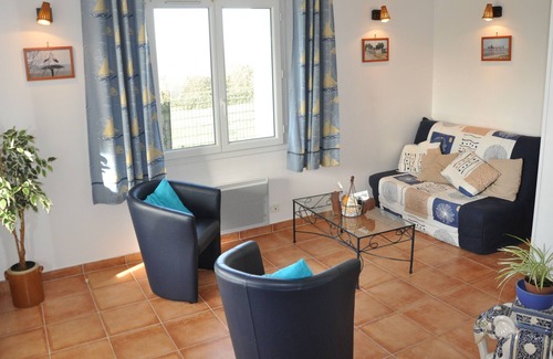 La Gripperie-Saint-Symphorien House | Gîte with heated indoor pool all year round 15 km from the sea