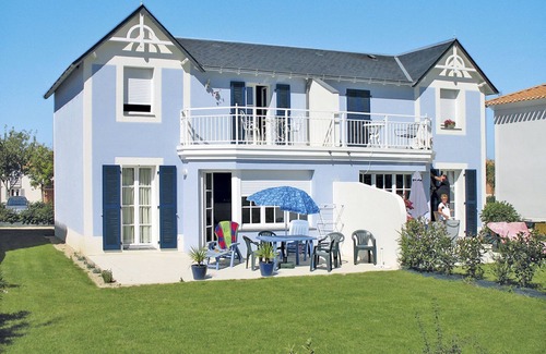 L'Aiguillon-sur-Vie House | Le Domaine de Fontenelles by Interhome