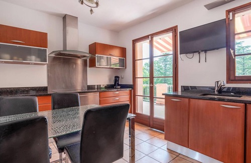 Saint-Maximin-la-Sainte-Baume House | Cozy home in Saint-Maximin-la-Sainte-Baume