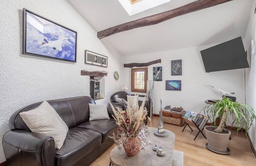 Sainte-Colombe-de-la-Commanderie Bed & Breakfast | Bed and breakfast 'Colombine Chambre Double Deluxe' with Shared Garden, Wi-Fi and Air Conditioning