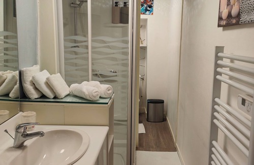 Villedieu-les-Poeles Apartment | L'Écrin 1-bedroom apartment