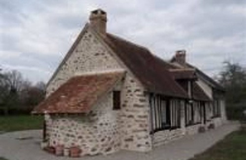 Villeneuve-en-Perseigne Cottage | Renovated timber-framed house by the forest