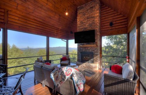 Mineral Bluff House | Fraggle Rock - Full Mountain View wGame Room