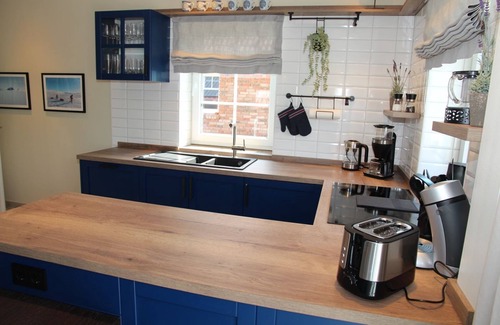 Eilsum House | Framheim - 100qm Luxus-ferienhaus für 7 Personen Direkt am Wasser bei Greetsiel!