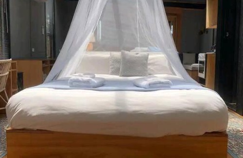Adventure Bay House | Francis Lane Tiny Studio
