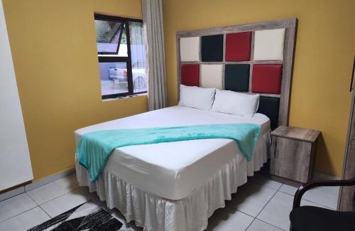 Emfuleni House | Francos guest lodge accommodation